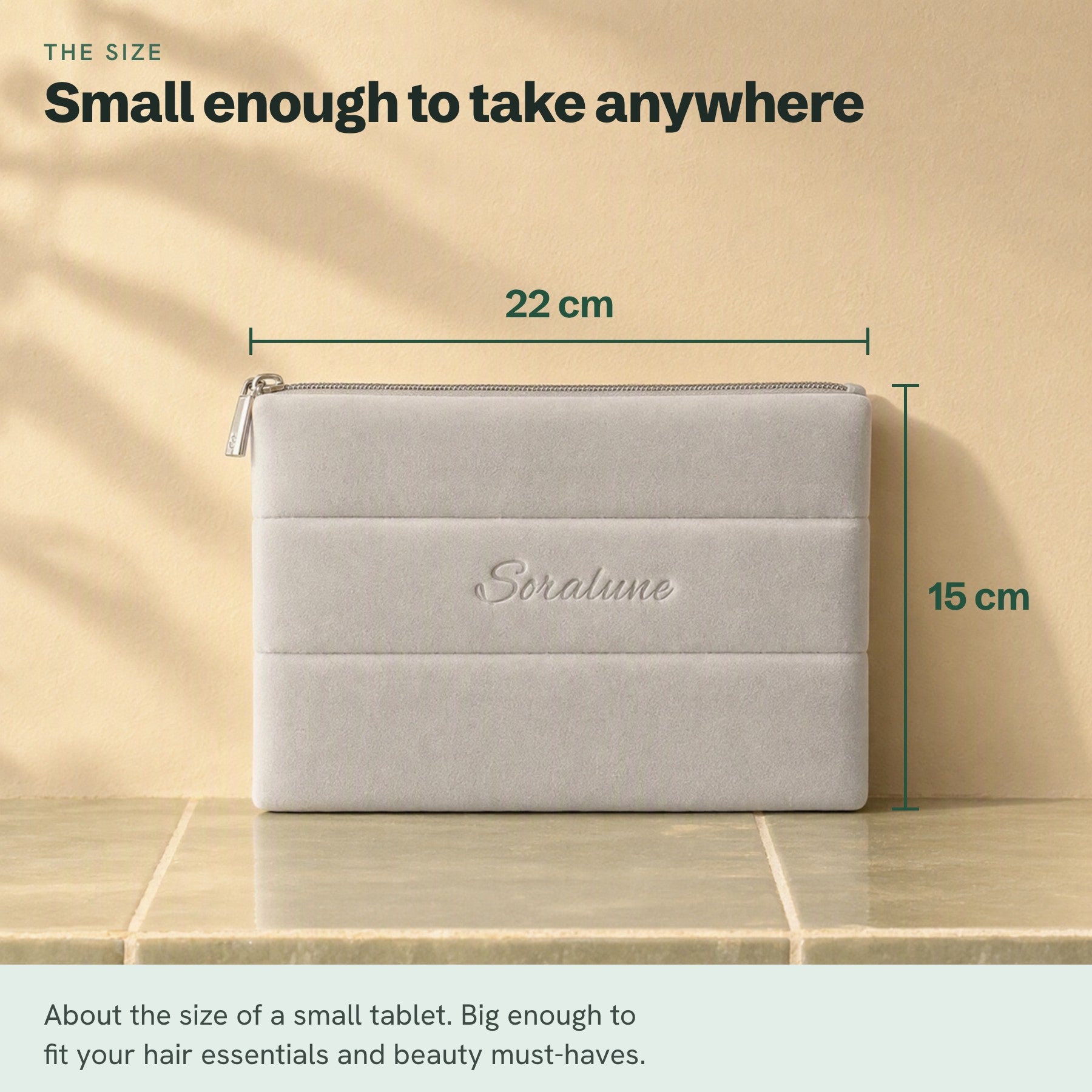 Size: 22 × 15 cm drawn on the bag in the brand scene (the site FAQ)
