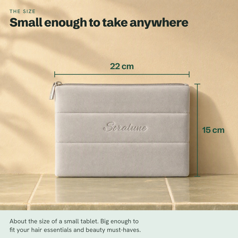 Size: 22 × 15 cm drawn on the bag in the brand scene (the site FAQ)